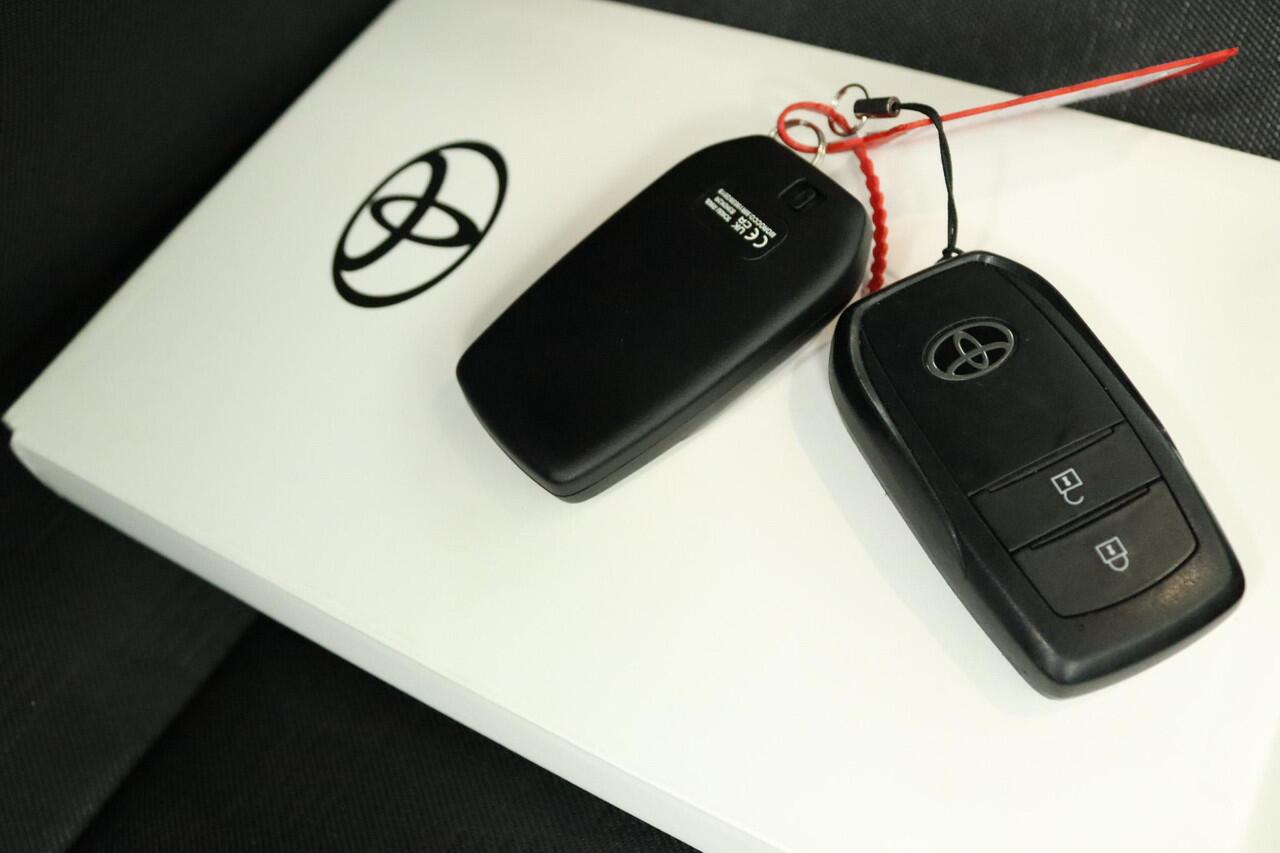 Toyota YARIS 1.5 Hybrid 115 First Edition | Led Verlichting | Keyless Entry | Apple Carplay/ Android Auto |