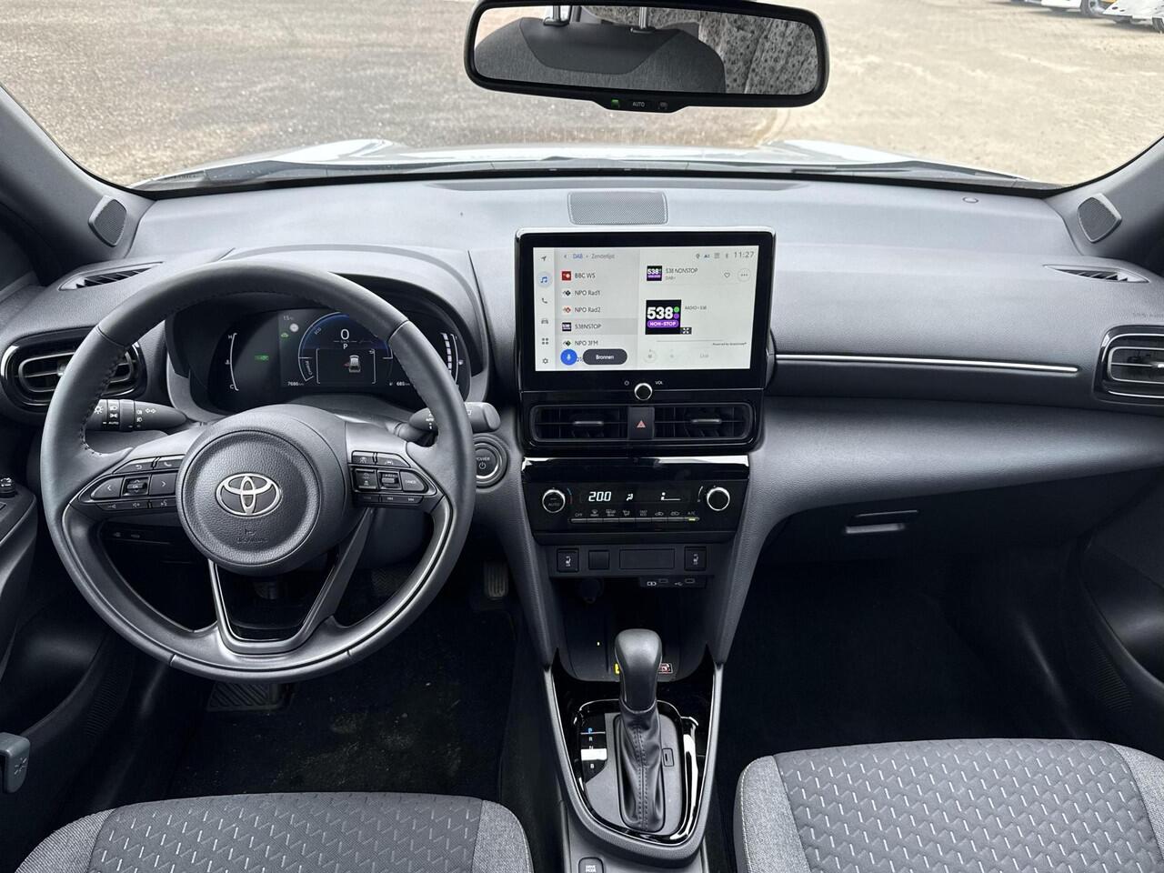 Toyota YARIS Cross 1.5 Hybrid 115 First Edition **STOEL EN STUURWIELVERWARMING/ KEYLESS/ CLIMATE CONTROL/ 36 MAANDEN GARANTIE**