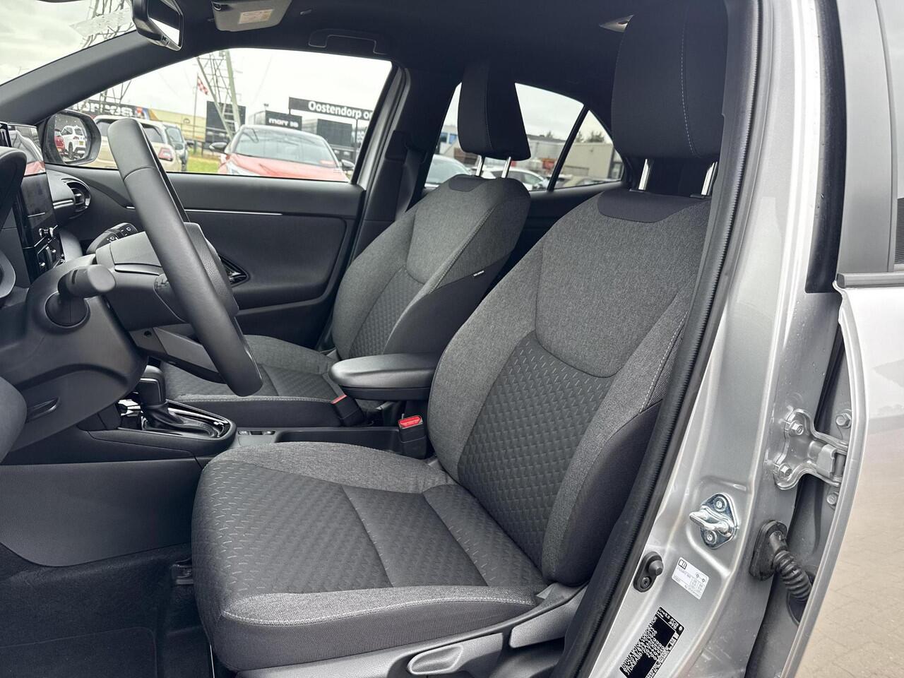 Toyota YARIS Cross 1.5 Hybrid 115 First Edition **STOEL EN STUURWIELVERWARMING/ KEYLESS/ CLIMATE CONTROL/ 36 MAANDEN GARANTIE**