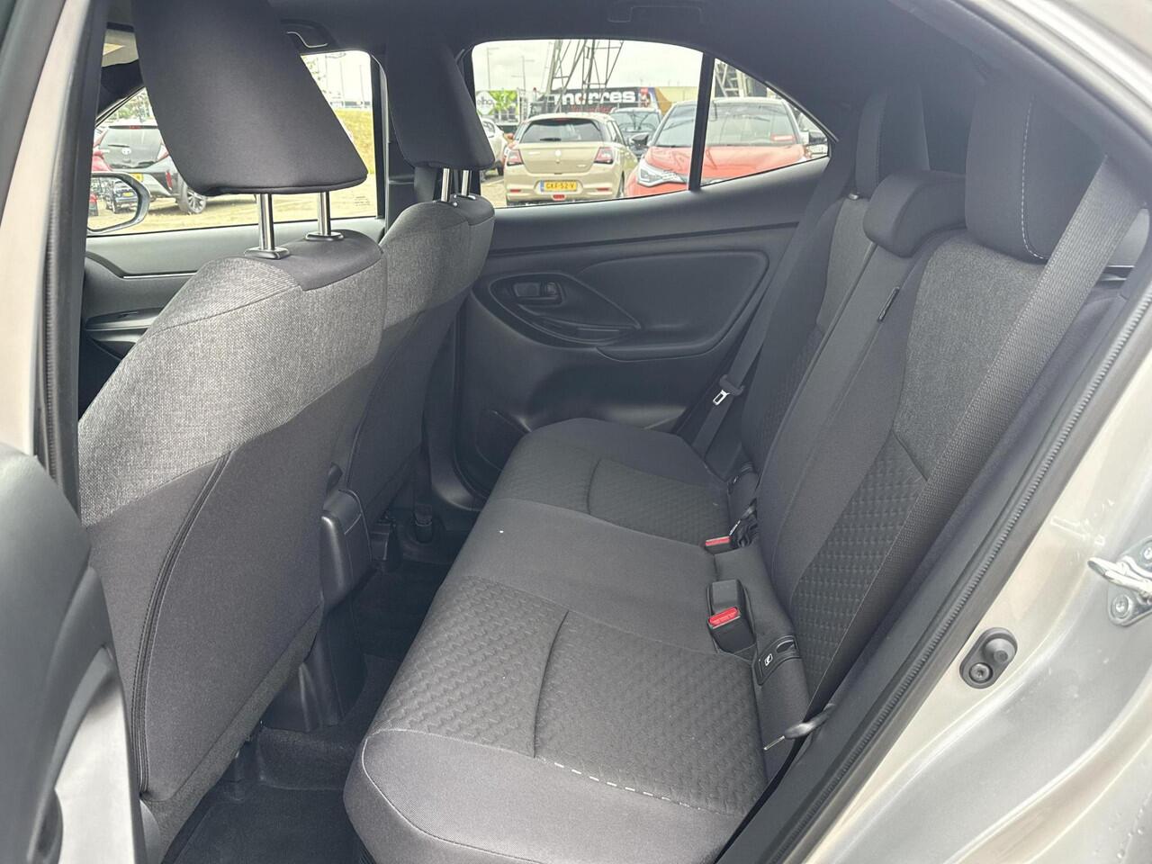 Toyota YARIS Cross 1.5 Hybrid 115 First Edition **STOEL EN STUURWIELVERWARMING/ KEYLESS/ CLIMATE CONTROL/ 36 MAANDEN GARANTIE**