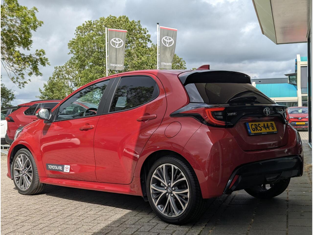 Toyota YARIS 1.5 Hybrid 130 Executive | Leer | Keyless | Stoel- stuurverwarming | ACC | BSM | Camera