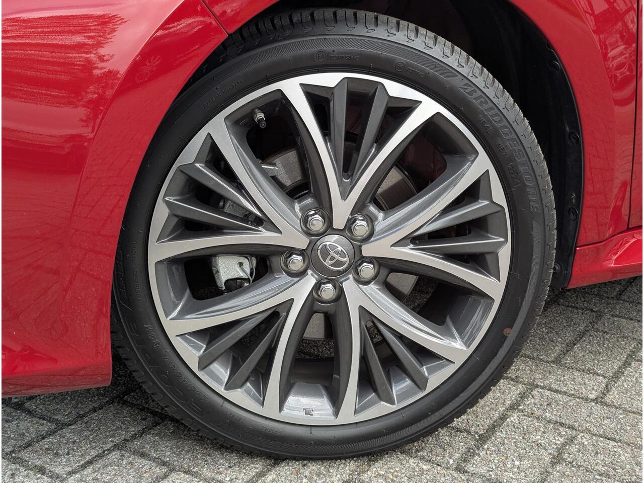 Toyota YARIS 1.5 Hybrid 130 Executive | Leer | Keyless | Stoel- stuurverwarming | ACC | BSM | Camera