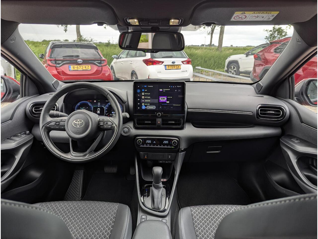 Toyota YARIS 1.5 Hybrid 130 Executive | Leer | Keyless | Stoel- stuurverwarming | ACC | BSM | Camera