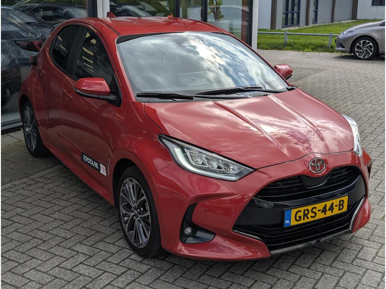 Toyota YARIS 1.5 Hybrid 130 Executive | Leer | Keyless | Stoel- stuurverwarming | ACC | BSM | Camera