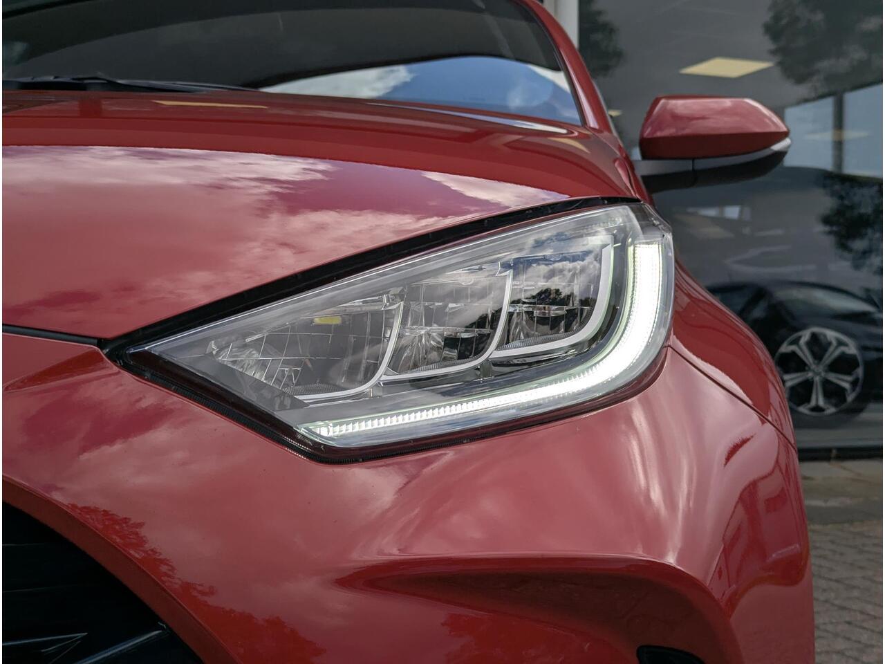 Toyota YARIS 1.5 Hybrid 130 Executive | Leer | Keyless | Stoel- stuurverwarming | ACC | BSM | Camera