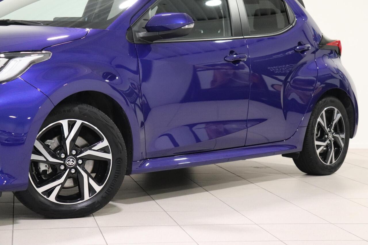 Toyota YARIS 1.5 Hybrid 115 First Edition LM-velgen, Metallic lak, Adaptieve cruise control, Apple Carplay/Android Auto, Climate Control, Camera!