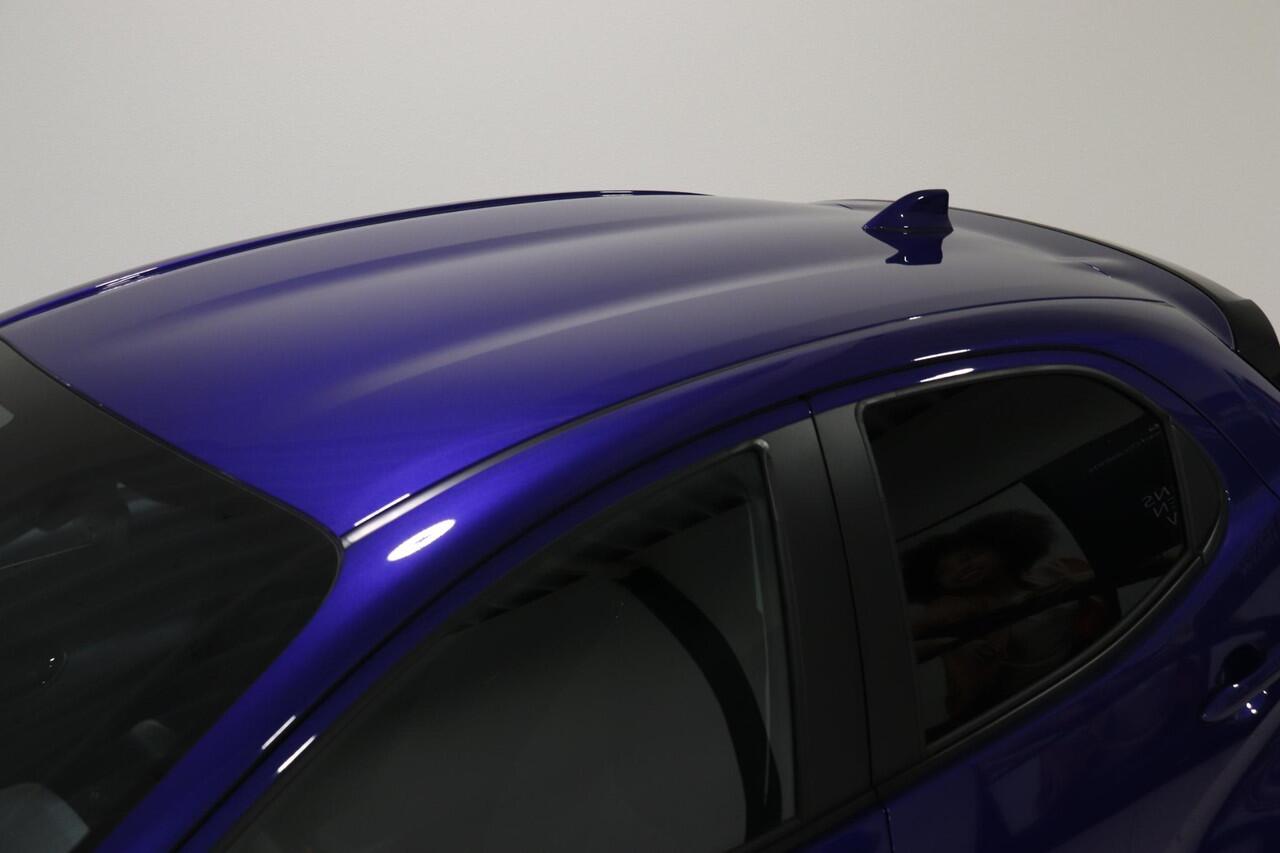 Toyota YARIS 1.5 Hybrid 115 First Edition LM-velgen, Metallic lak, Adaptieve cruise control, Apple Carplay/Android Auto, Climate Control, Camera!