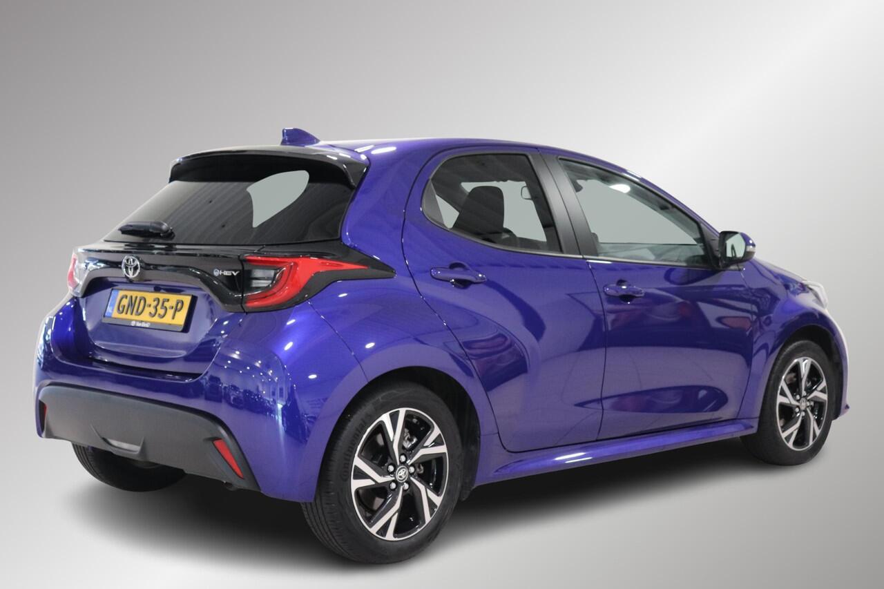Toyota YARIS 1.5 Hybrid 115 First Edition LM-velgen, Metallic lak, Adaptieve cruise control, Apple Carplay/Android Auto, Climate Control, Camera!