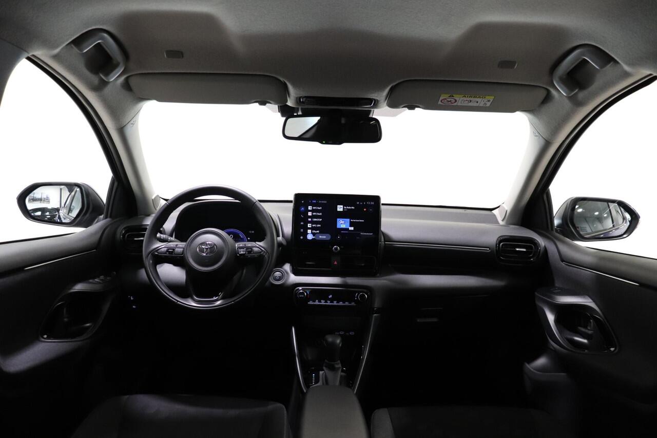 Toyota YARIS 1.5 Hybrid 115 First Edition LM-velgen, Metallic lak, Adaptieve cruise control, Apple Carplay/Android Auto, Climate Control, Camera!