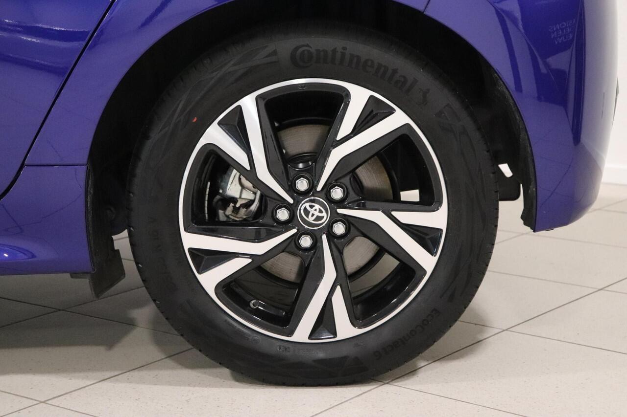 Toyota YARIS 1.5 Hybrid 115 First Edition LM-velgen, Metallic lak, Adaptieve cruise control, Apple Carplay/Android Auto, Climate Control, Camera!