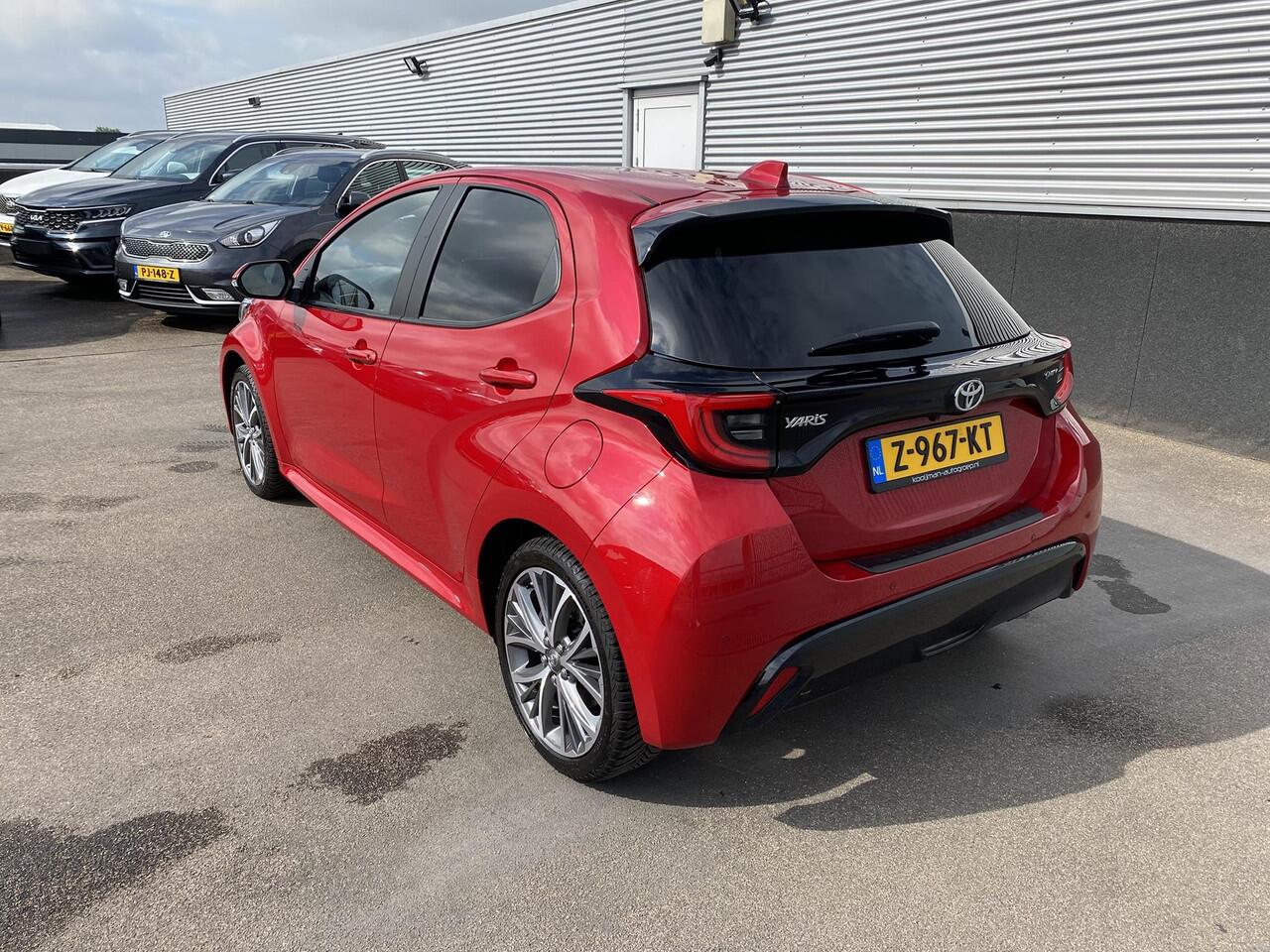 Toyota YARIS 1.5 Hybrid 130 Executive Navigatie Apple CarPlay/Android Auto, Dodehoek detectie, parkeersensoren v&a, adaptieve cruise control, keyless, stoel verwarming, 1e eign.