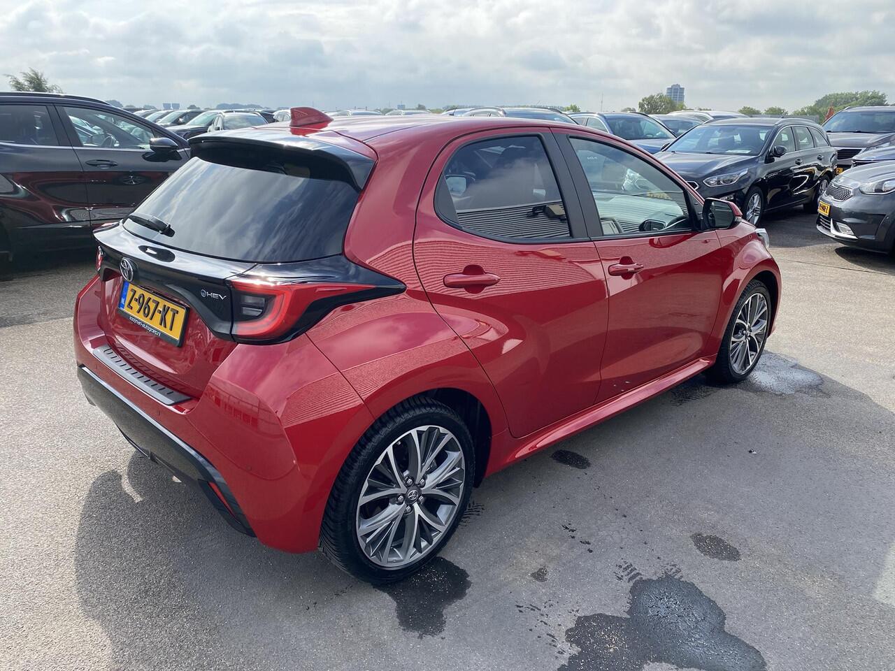 Toyota YARIS 1.5 Hybrid 130 Executive Navigatie Apple CarPlay/Android Auto, Dodehoek detectie, parkeersensoren v&a, adaptieve cruise control, keyless, stoel verwarming, 1e eign.