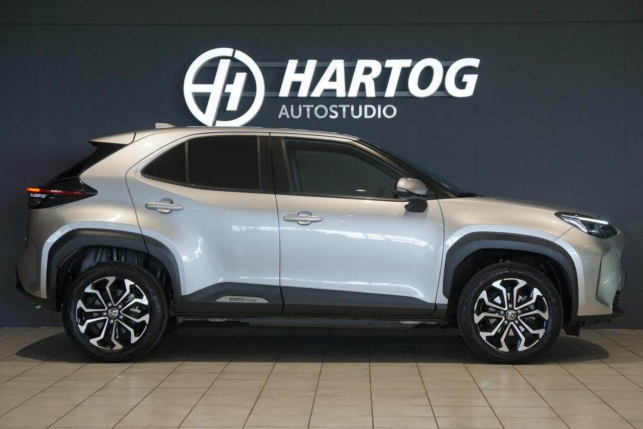 Toyota YARIS Cross 1.5 Hybrid Dynamic + Comfort Pack / TOYOTA GARANTIE / DODEHOEK / STUURVERWARMING