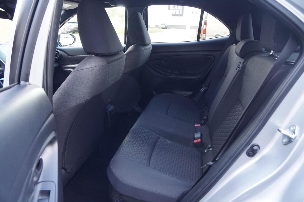 Toyota YARIS Cross 1.5 Hybrid Dynamic + Comfort Pack / TOYOTA GARANTIE / DODEHOEK / STUURVERWARMING