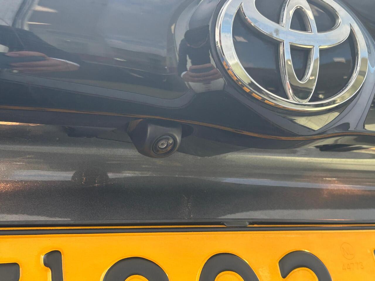 Toyota YARIS 1.5 Hybrid 115 First Edition