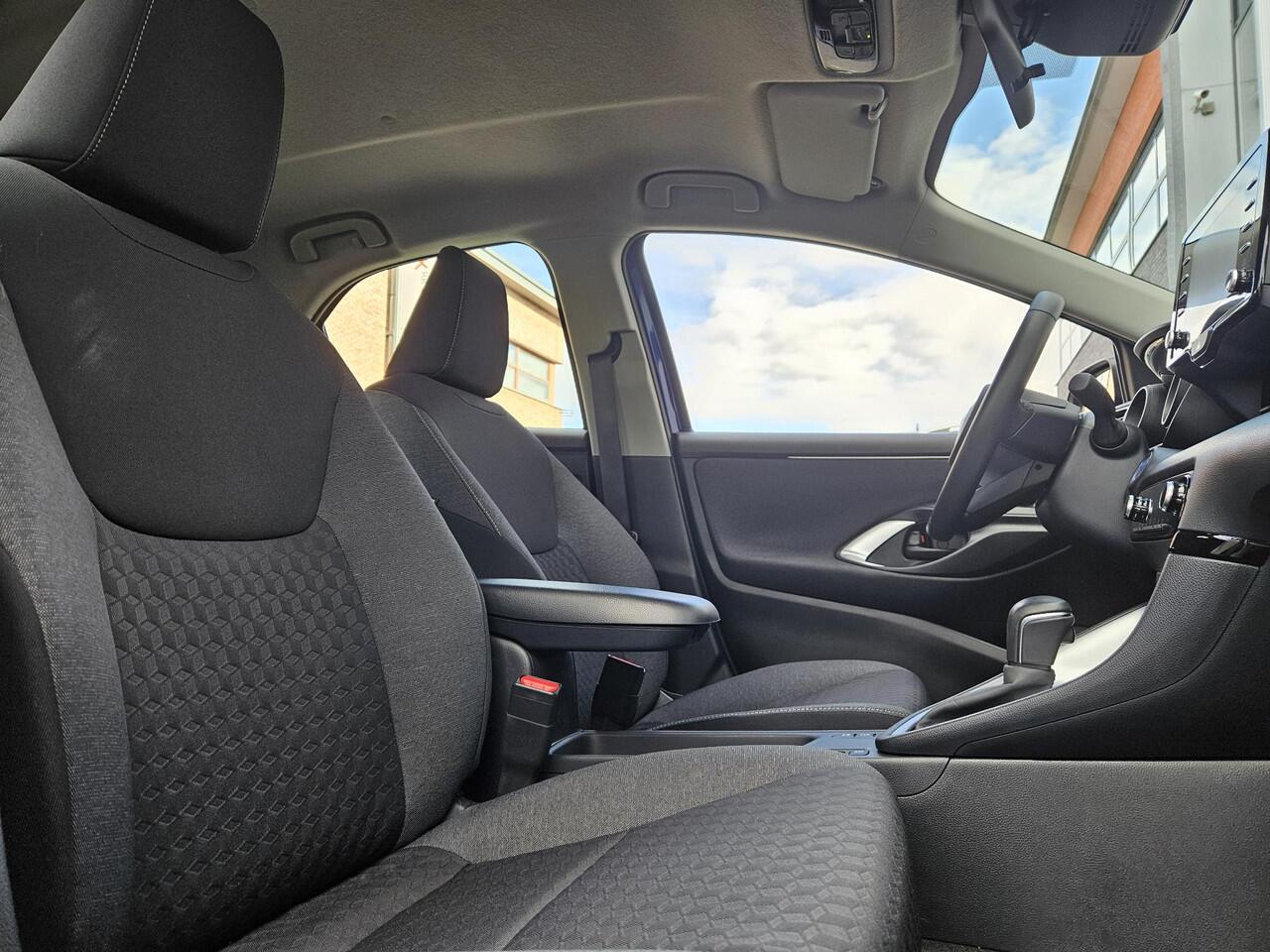 Toyota YARIS 1.5 Hybrid Dynamic | Slechts 8500 KM | org NL en 1e Eigenaar |