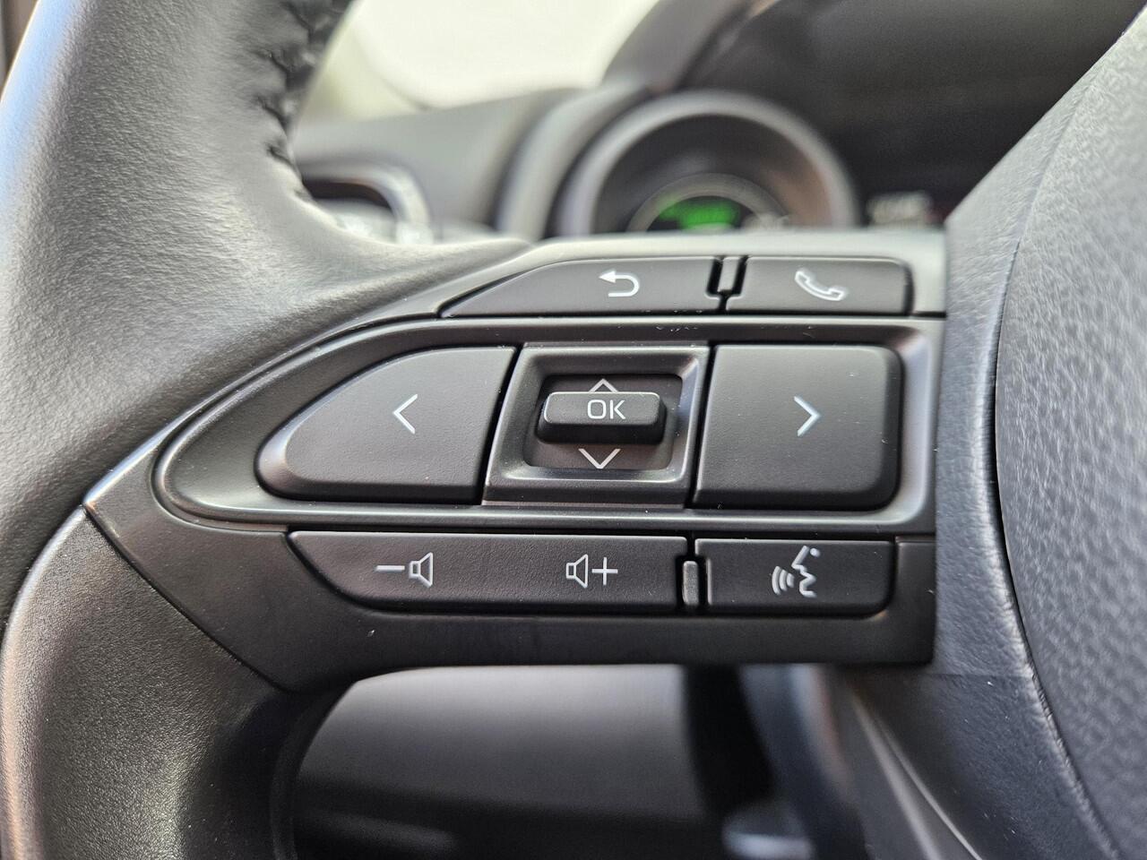 Toyota YARIS 1.5 Hybrid Dynamic | Slechts 8500 KM | org NL en 1e Eigenaar |