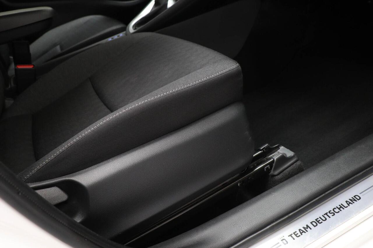 Toyota YARIS 1.5 Hybrid Dynamic | LED | STOELVERWARMING | DAB | APPLE | CAMERA