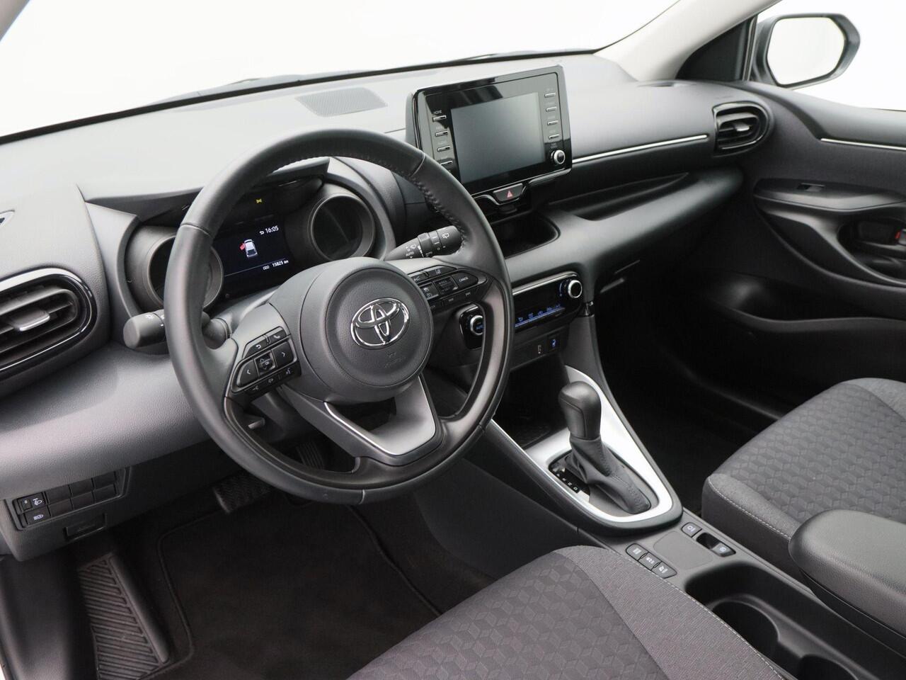 Toyota YARIS 1.5 Hybrid 115 Pk Automaat Dynamic | 16 inch velgen | Cruise Control | Stoelverwarming | Climate Control | Camera | 15.822 Km!!