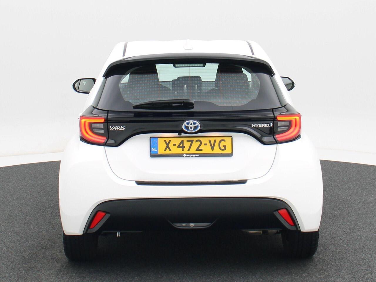 Toyota YARIS 1.5 Hybrid 115 Pk Automaat Dynamic | 16 inch velgen | Cruise Control | Stoelverwarming | Climate Control | Camera | 15.822 Km!!