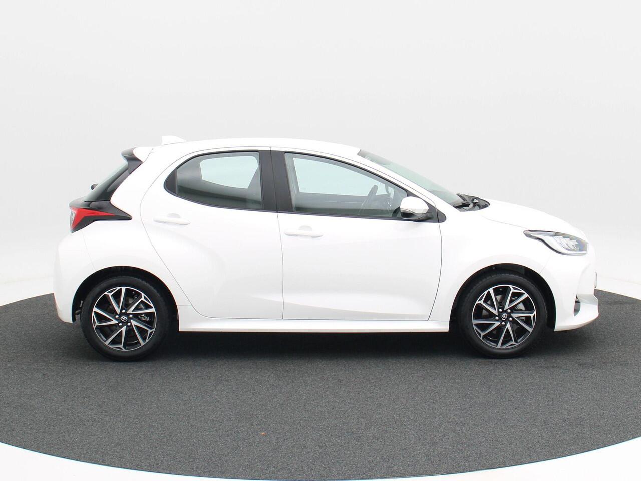 Toyota YARIS 1.5 Hybrid 115 Pk Automaat Dynamic | 16 inch velgen | Cruise Control | Stoelverwarming | Climate Control | Camera | 15.822 Km!!