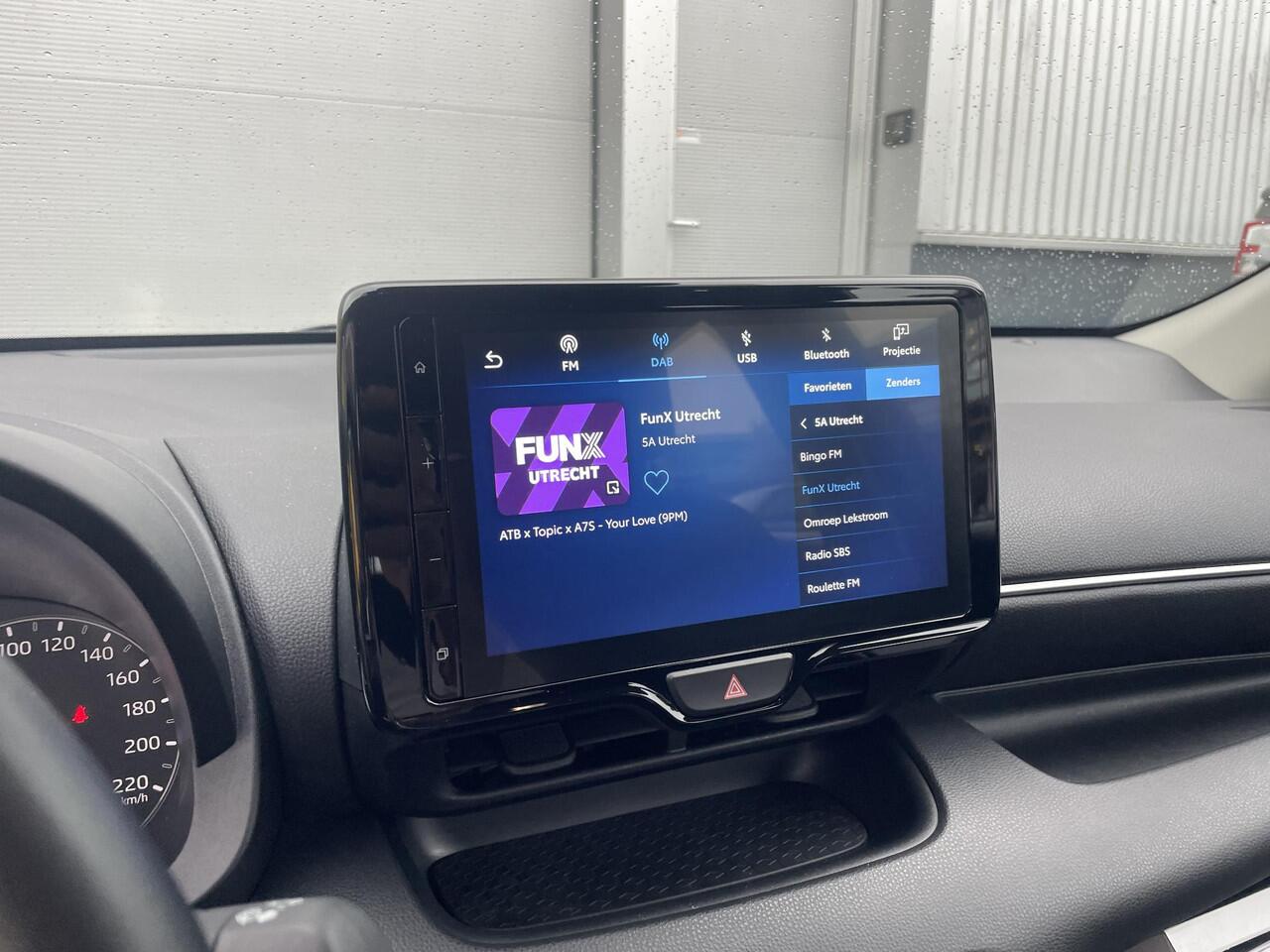 Toyota YARIS 1.5 Hybrid 115 Active | org NL en 1e Eigenaar | Apple/Android Navigatie