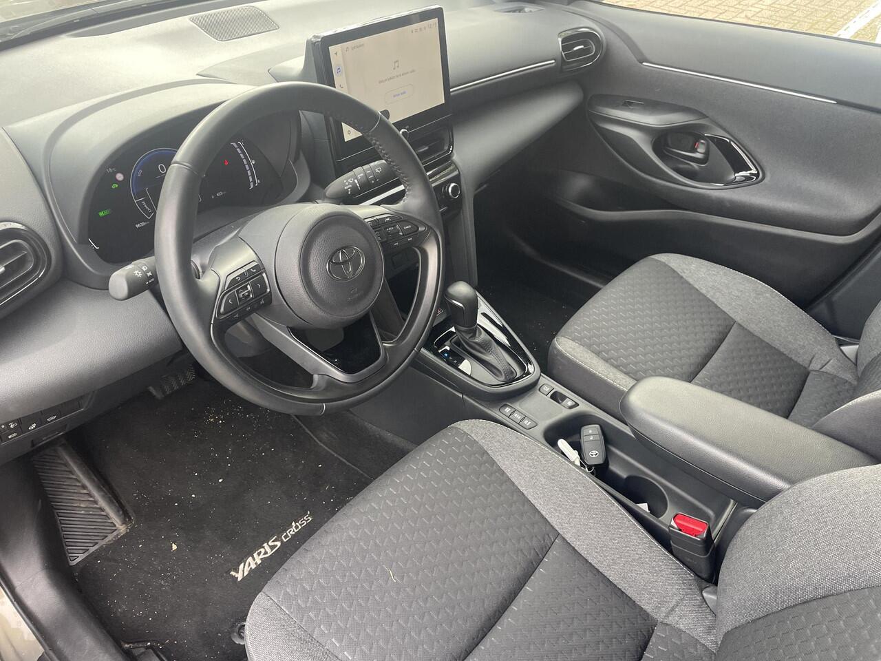 Toyota YARIS Cross 1.5 Hybrid 115 Dynamic | Stuur-/Stoelverwarming | Dodehoek detectie | Parkeersensoren | Navigatie