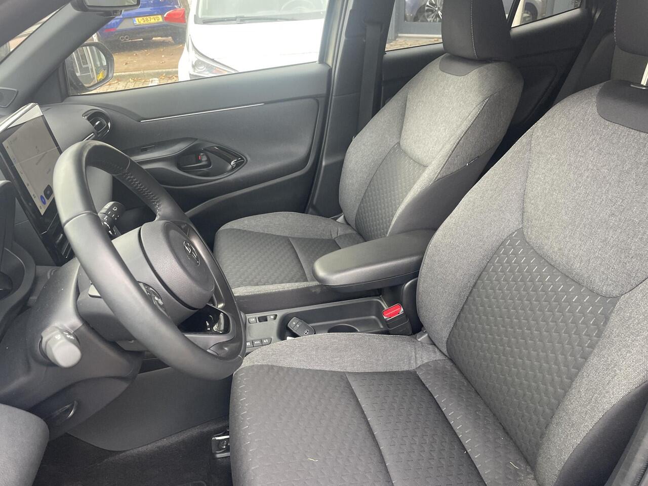 Toyota YARIS Cross 1.5 Hybrid 115 Dynamic | Stuur-/Stoelverwarming | Dodehoek detectie | Parkeersensoren | Navigatie