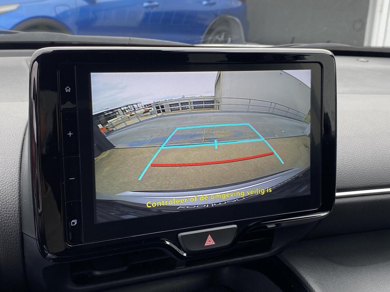 Toyota YARIS Cross 1.5 Hybrid Dynamic LED, Smart Key, Privacy glass, Navigatie, Apple CarPlay/Android Auto, achteruitrij camera, adaptieve cruise control, LM velgen, Climate control