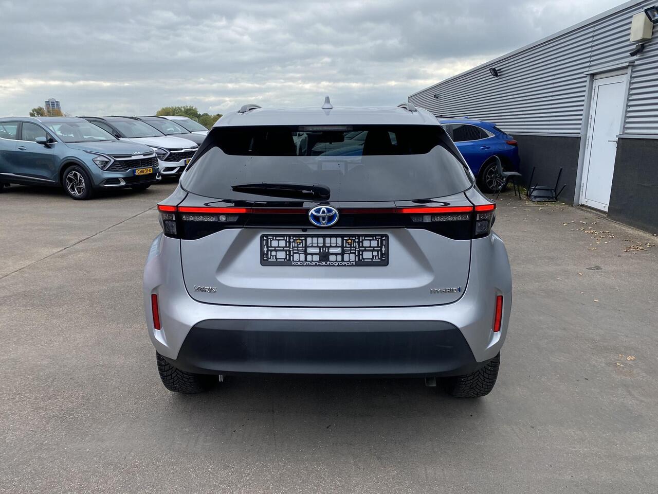 Toyota YARIS Cross 1.5 Hybrid Dynamic LED, Smart Key, Privacy glass, Navigatie, Apple CarPlay/Android Auto, achteruitrij camera, adaptieve cruise control, LM velgen, Climate control