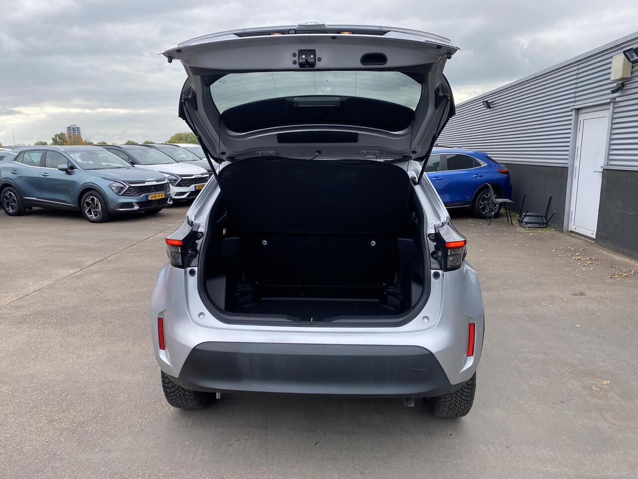 Toyota YARIS Cross 1.5 Hybrid Dynamic LED, Smart Key, Privacy glass, Navigatie, Apple CarPlay/Android Auto, achteruitrij camera, adaptieve cruise control, LM velgen, Climate control