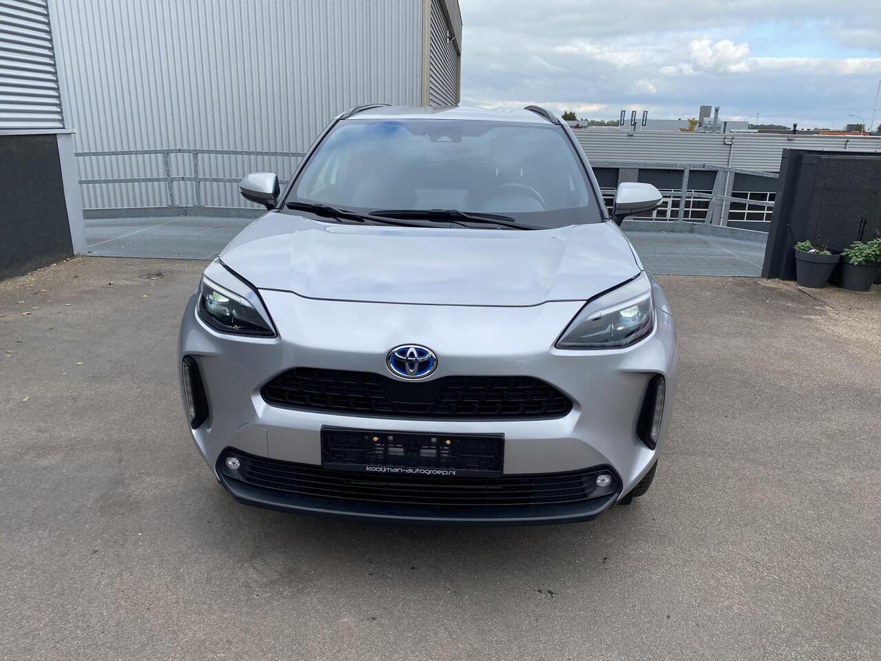 Toyota YARIS Cross 1.5 Hybrid Dynamic LED, Smart Key, Privacy glass, Navigatie, Apple CarPlay/Android Auto, achteruitrij camera, adaptieve cruise control, LM velgen, Climate control