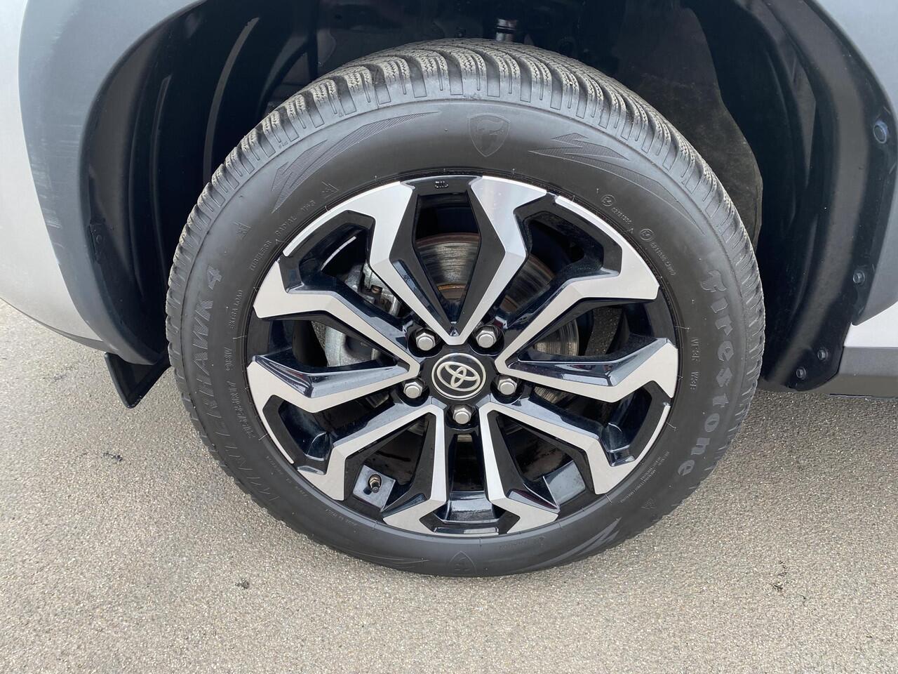 Toyota YARIS Cross 1.5 Hybrid Dynamic LED, Smart Key, Privacy glass, Navigatie, Apple CarPlay/Android Auto, achteruitrij camera, adaptieve cruise control, LM velgen, Climate control