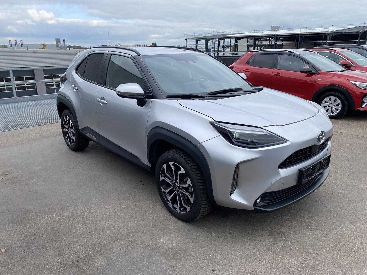 Toyota YARIS Cross 1.5 Hybrid Dynamic LED, Smart Key, Privacy glass, Navigatie, Apple CarPlay/Android Auto, achteruitrij camera, adaptieve cruise control, LM velgen, Climate control