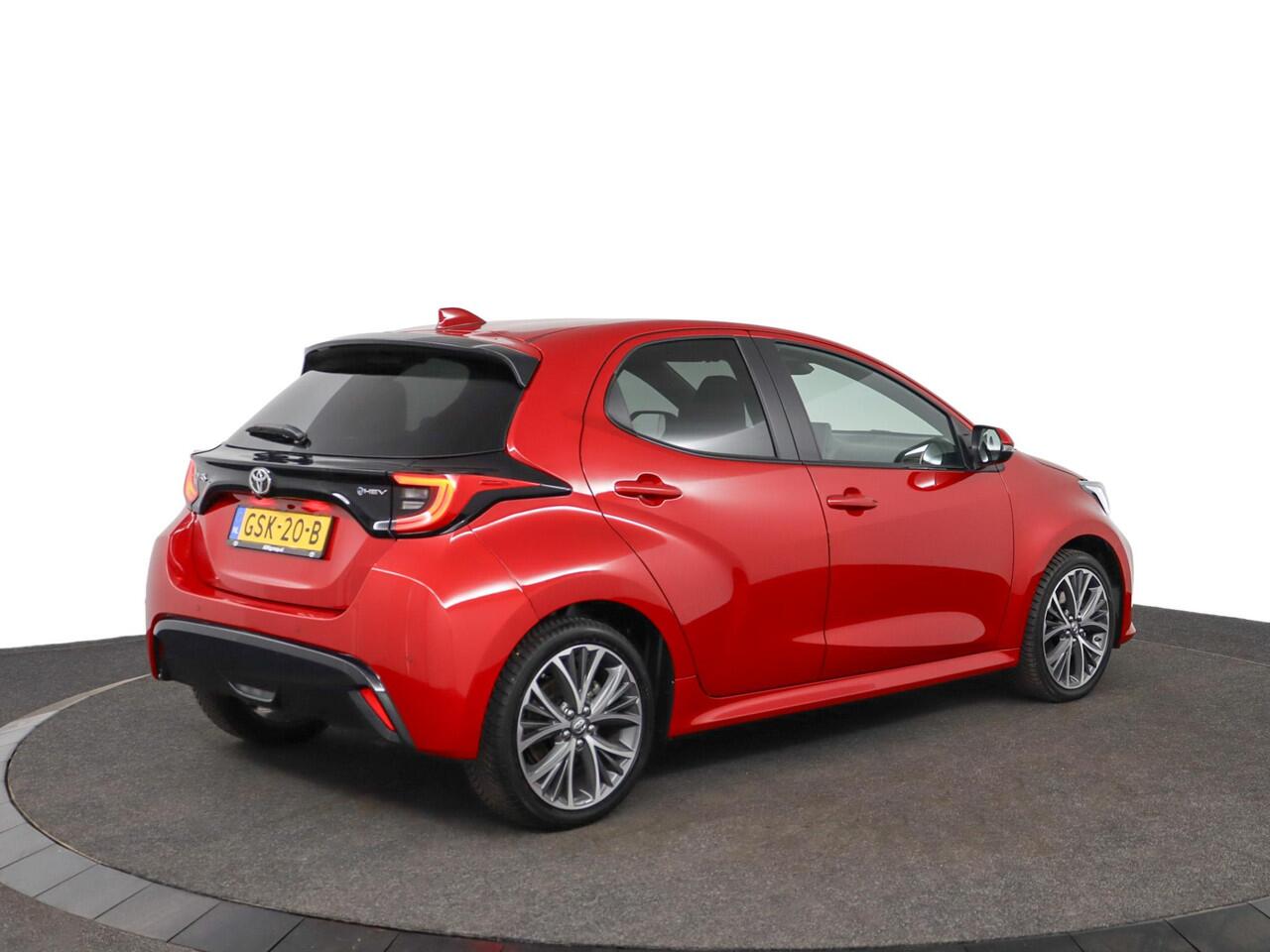 Toyota YARIS 1.5 Hybrid 130 Executive | Navigatie | Parkeer sensoren | Stoelverwarming |