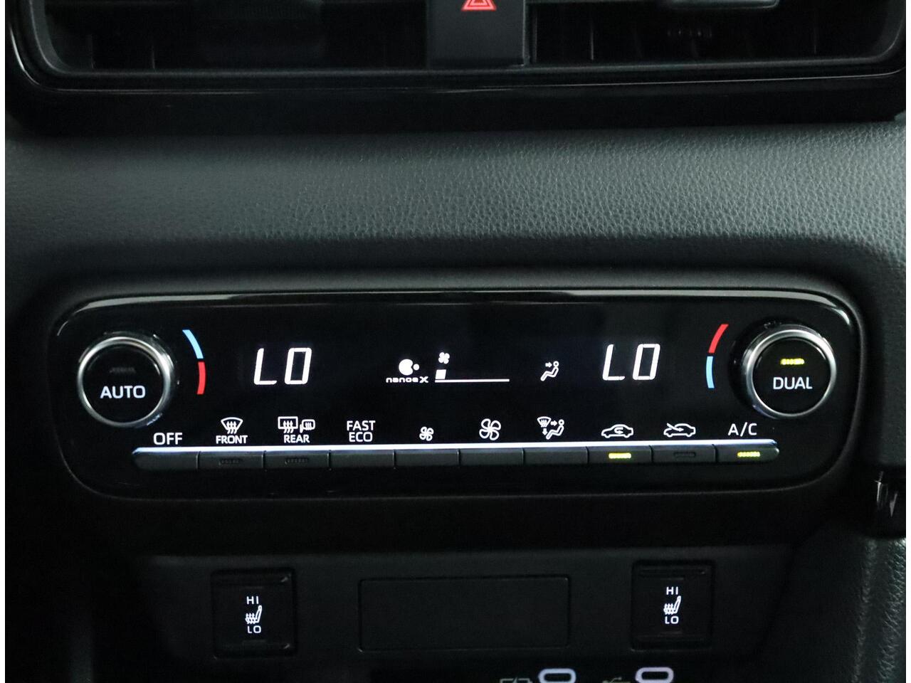 Toyota YARIS 1.5 Hybrid 130 Executive | Navigatie | Parkeer sensoren | Stoelverwarming |