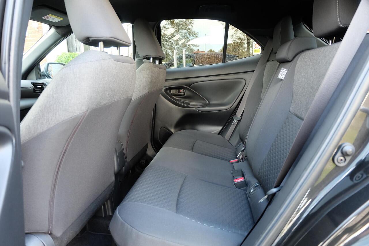 Toyota YARIS Cross 1.5 Hybrid 115 First Edition / Fabrieksgarantie t/m '34 / Stuurverwarming