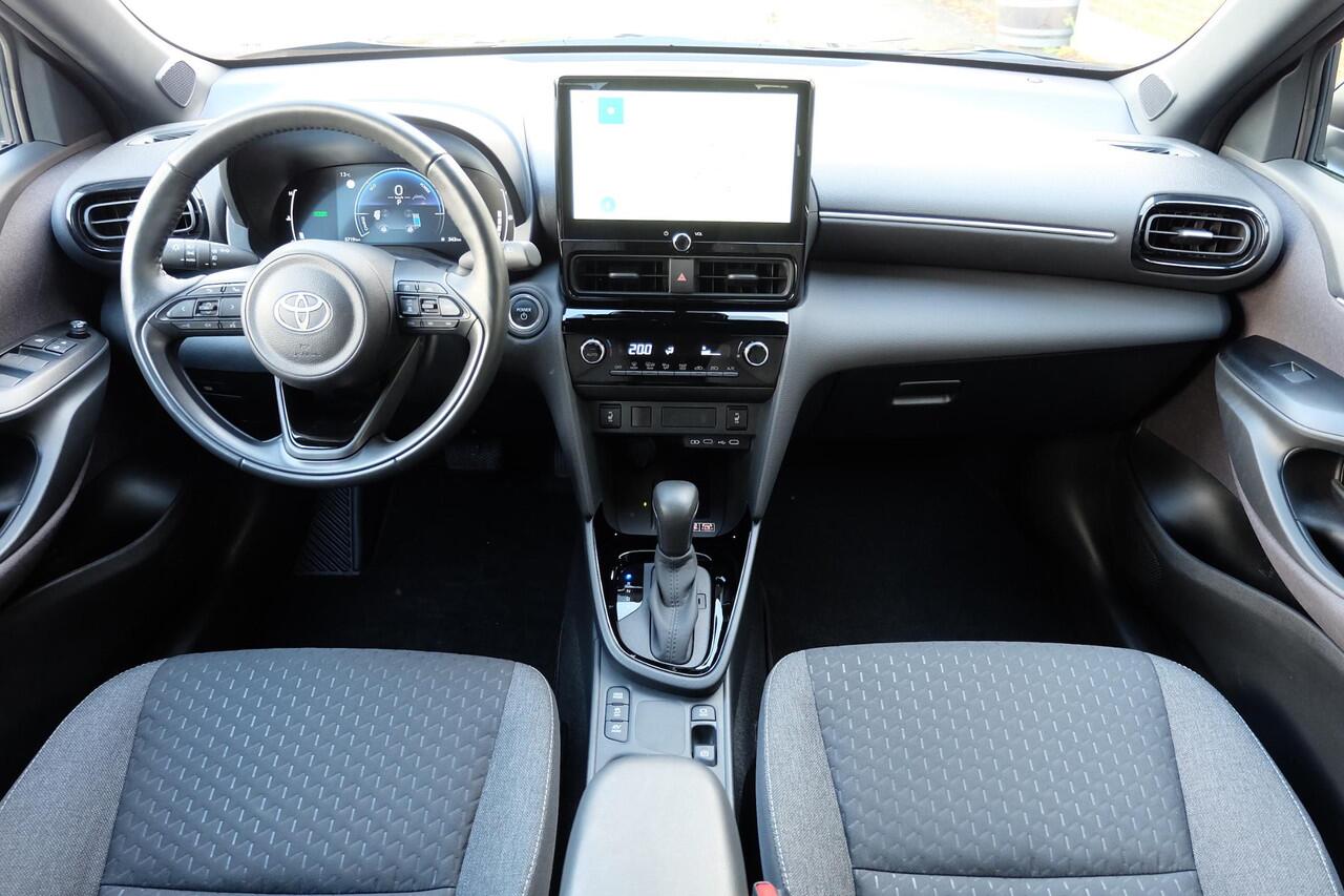 Toyota YARIS Cross 1.5 Hybrid 115 First Edition / Fabrieksgarantie t/m '34 / Stuurverwarming