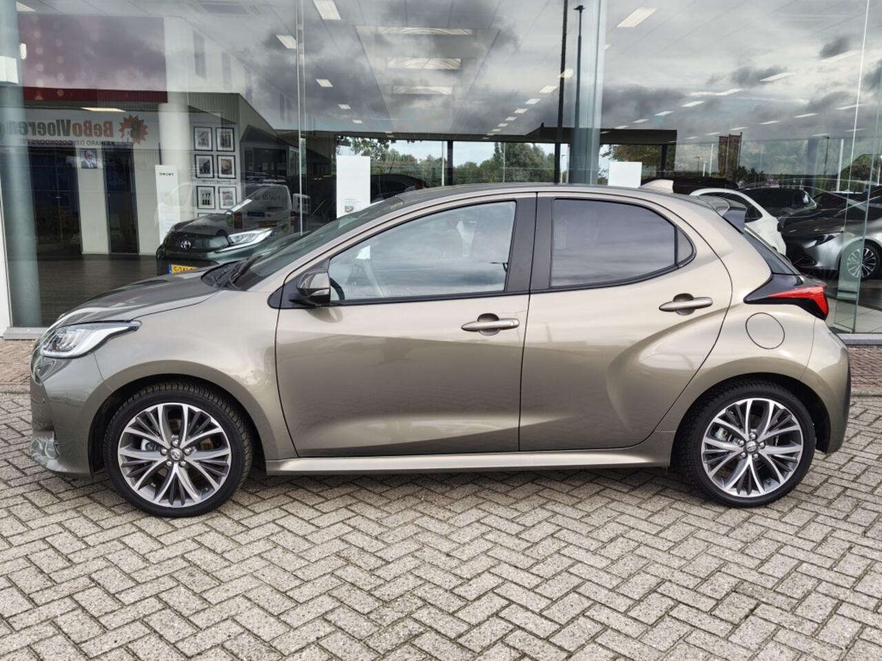 Toyota YARIS 1.5 Hybrid 130 Executive | NL Auto | Sensoren v/a | Stoel & Stuu