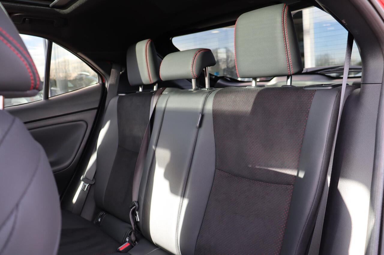 Toyota YARIS Cross 1.5 Hybrid 130 GR Sport, GR Pack, Panoramadak Apple Carplay, Head Up Display, Parkeercamera, Elektrische achterklep, BSM, JBL