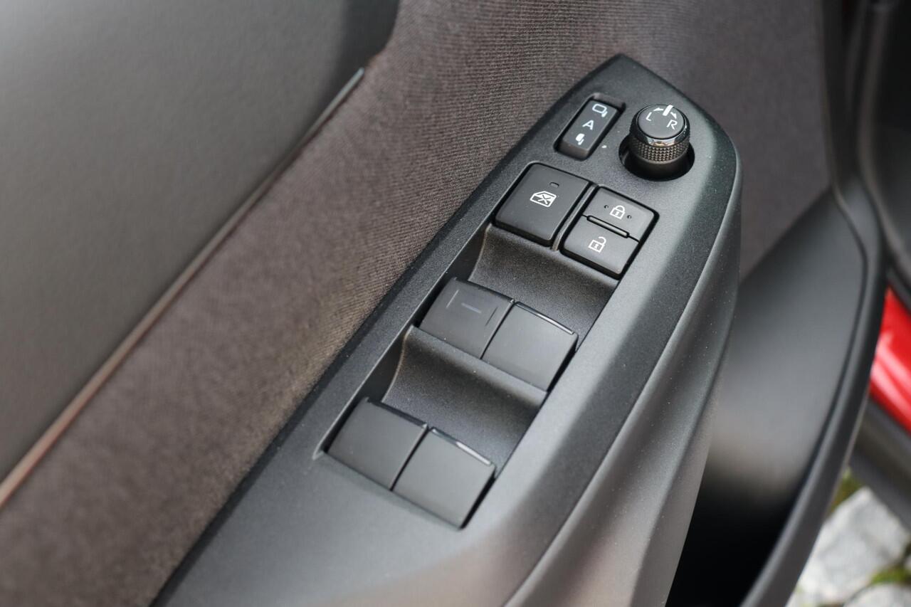 Toyota YARIS Cross 1.5 Hybrid 130 GR Sport, GR Pack, Panoramadak Apple Carplay, Head Up Display, Parkeercamera, Elektrische achterklep, BSM, JBL