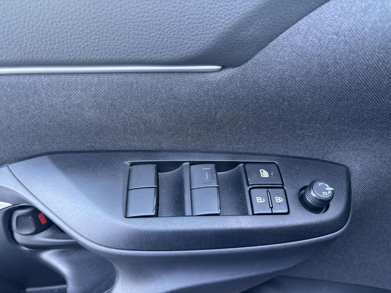 Toyota YARIS Cross 1.5 Hybrid 115 Dynamic Edition SLECHTS 15.225KM, INCLUSIEF PARKEERSENSOREN. Incl gratis trekhaak