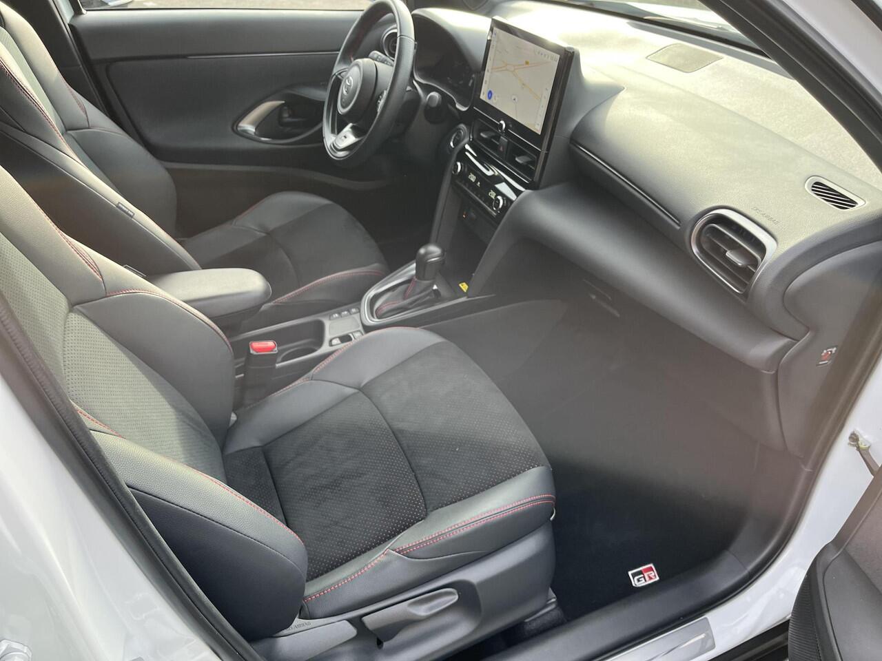 Toyota YARIS Cross 1.5 Hybrid 130 GR Sport | Navigatie | Apple CarPlay/Android auto | Achteruitrijcamera | Stoel en stuurverwarming