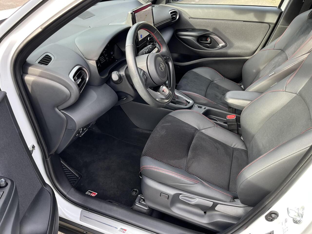 Toyota YARIS Cross 1.5 Hybrid 130 GR Sport | Navigatie | Apple CarPlay/Android auto | Achteruitrijcamera | Stoel en stuurverwarming