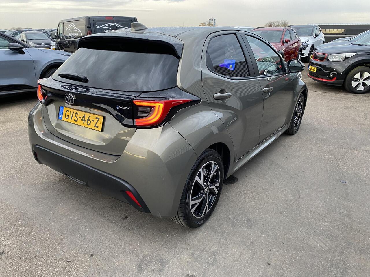 Toyota YARIS 1.5 Hybrid 115 First Edition Navigatie Apple CarPlay/Android Auto, achteruitrij camera, adaptieve cruise control, keyless, NL auto!