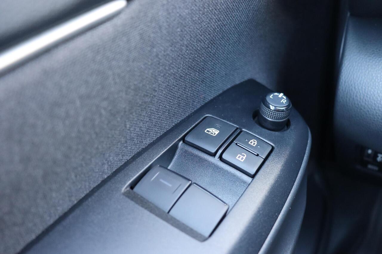 Toyota YARIS 1.5 Hybrid Active Limited, Climate & Cruise control, Stoelverwarming, DAB+ !