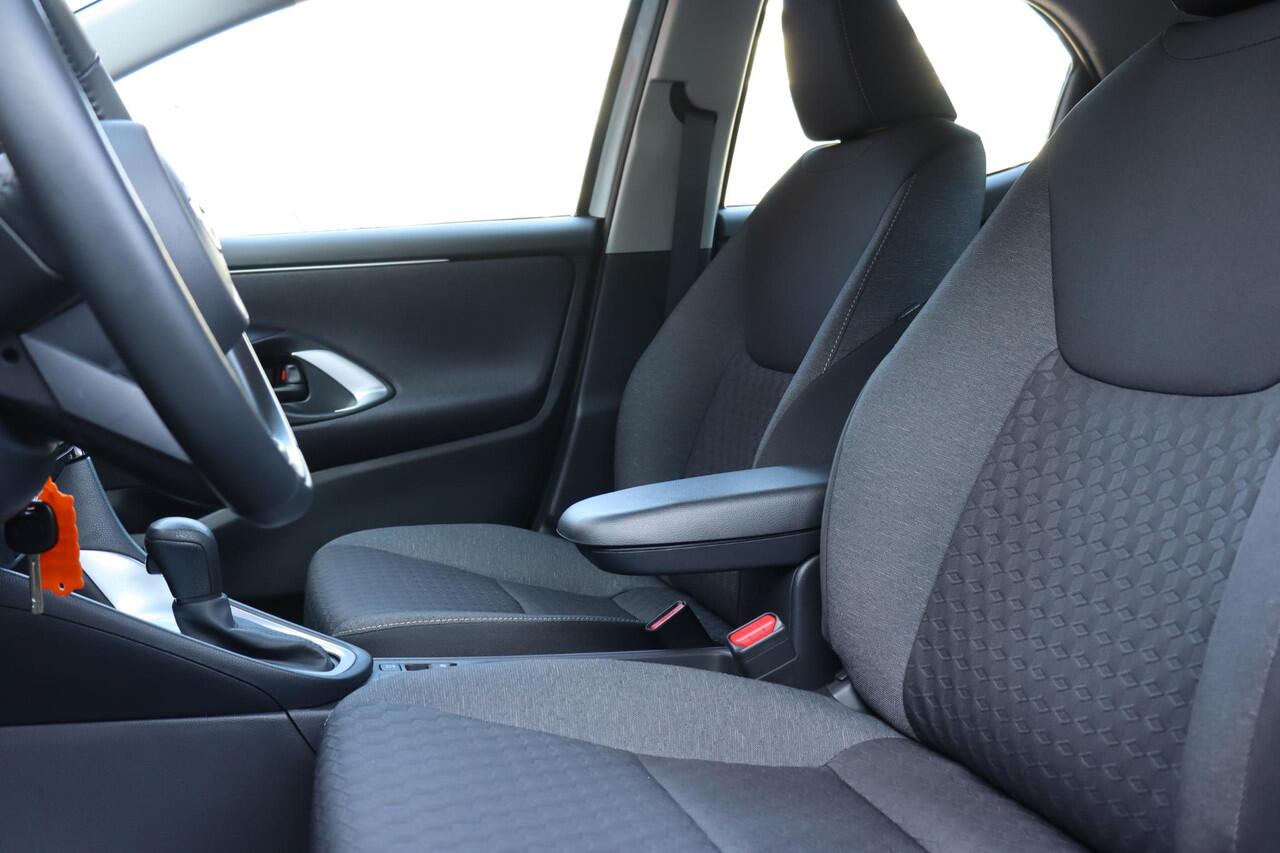 Toyota YARIS 1.5 Hybrid Active Limited, Climate & Cruise control, Stoelverwarming, DAB+ !