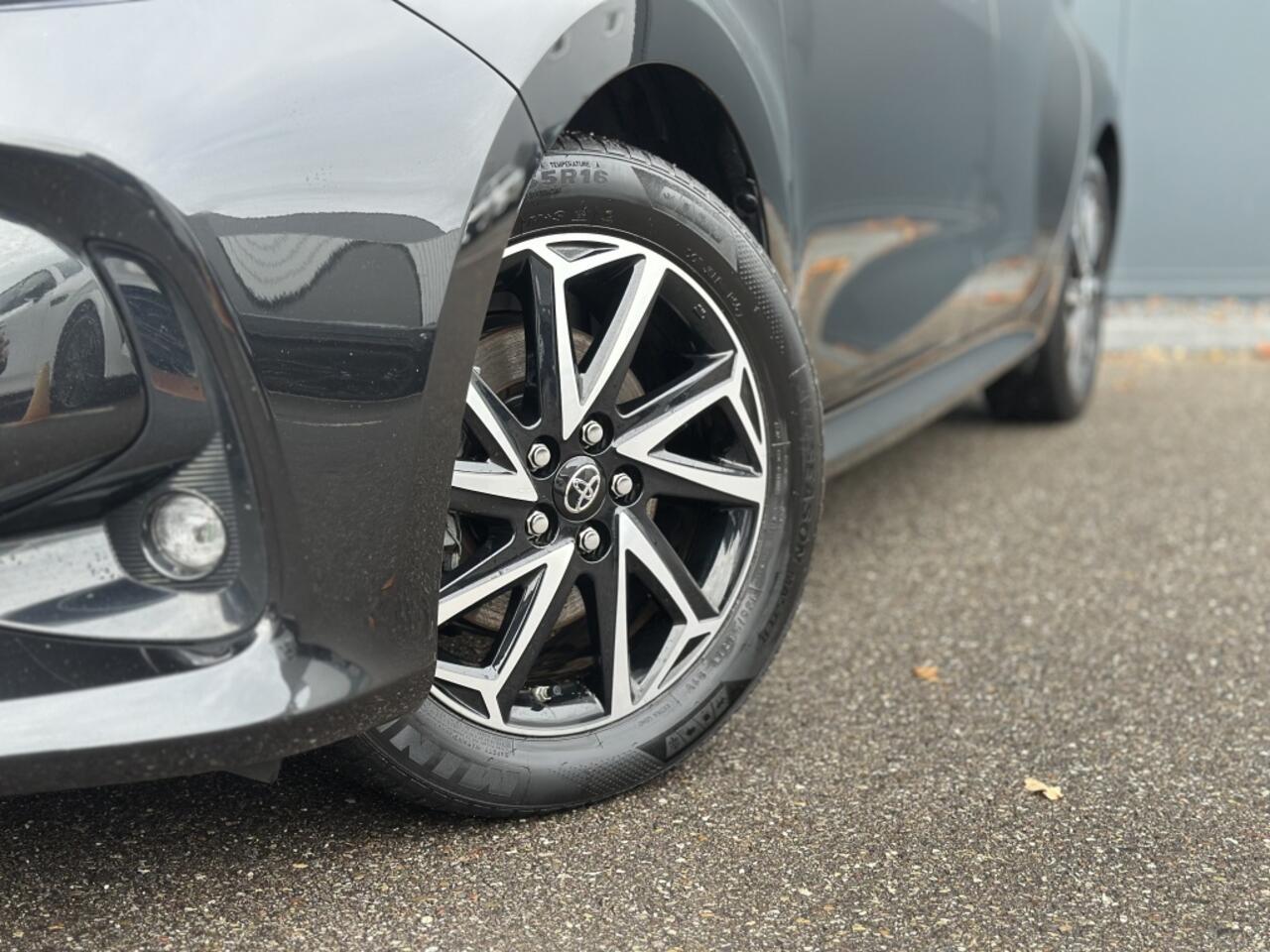 Toyota YARIS 1.5 Hybrid Dynamic / Carplay / Camera / Stoelverwarming