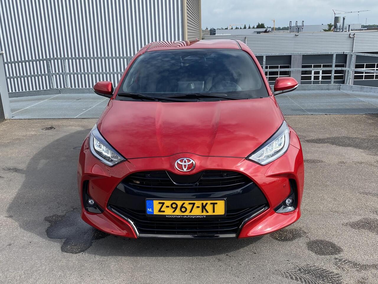 Toyota YARIS 1.5 Hybrid 130 Executive Navigatie Apple CarPlay/Android Auto, Dodehoek detectie, parkeersensoren v&a, adaptieve cruise control, keyless, stoel verwarming, 1e eign.