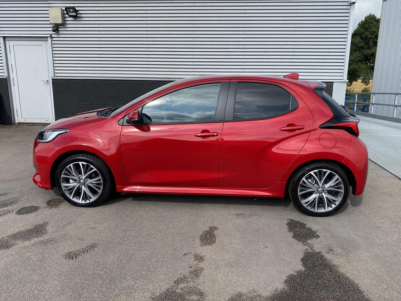 Toyota YARIS 1.5 Hybrid 130 Executive Navigatie Apple CarPlay/Android Auto, Dodehoek detectie, parkeersensoren v&a, adaptieve cruise control, keyless, stoel verwarming, 1e eign.